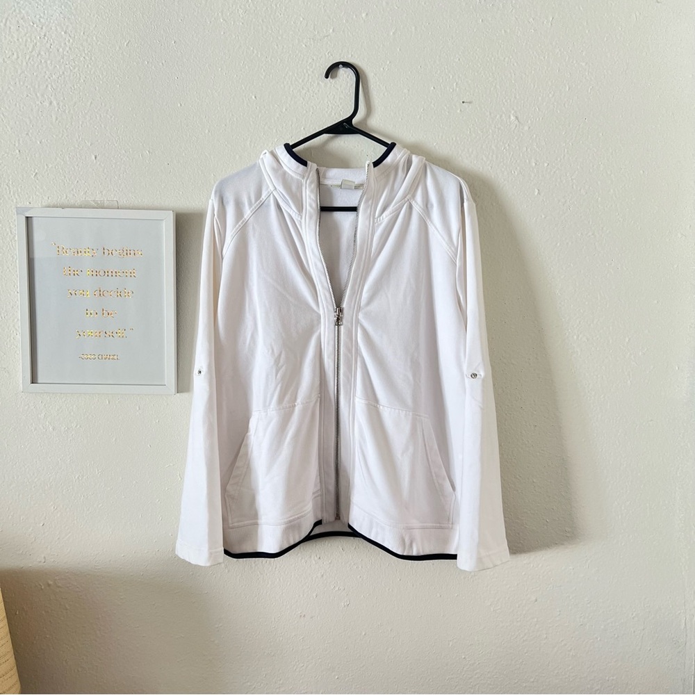 Appleseed’s white hoodie size M